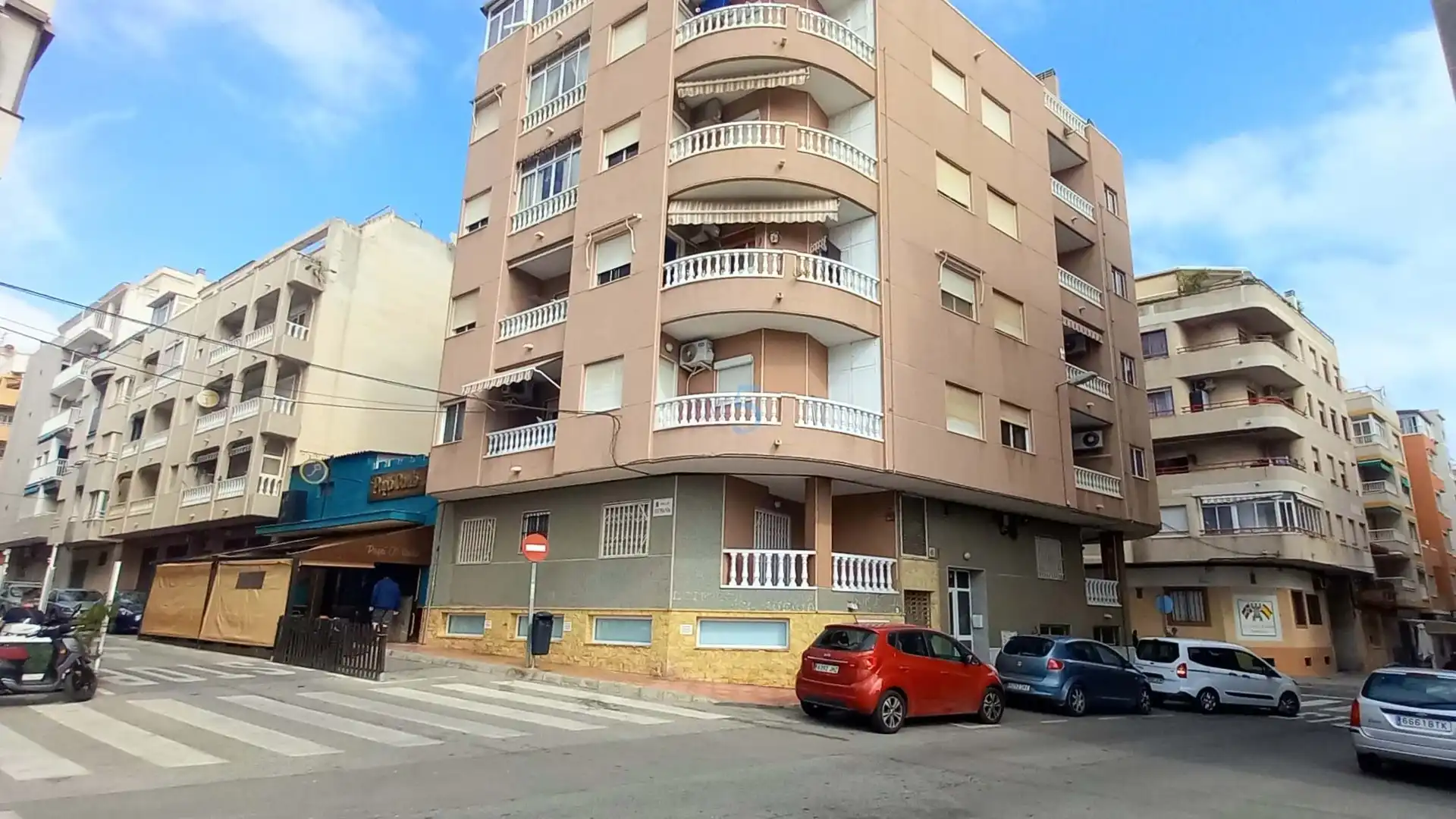 Flat with terrace for sale in Calle San Pascual