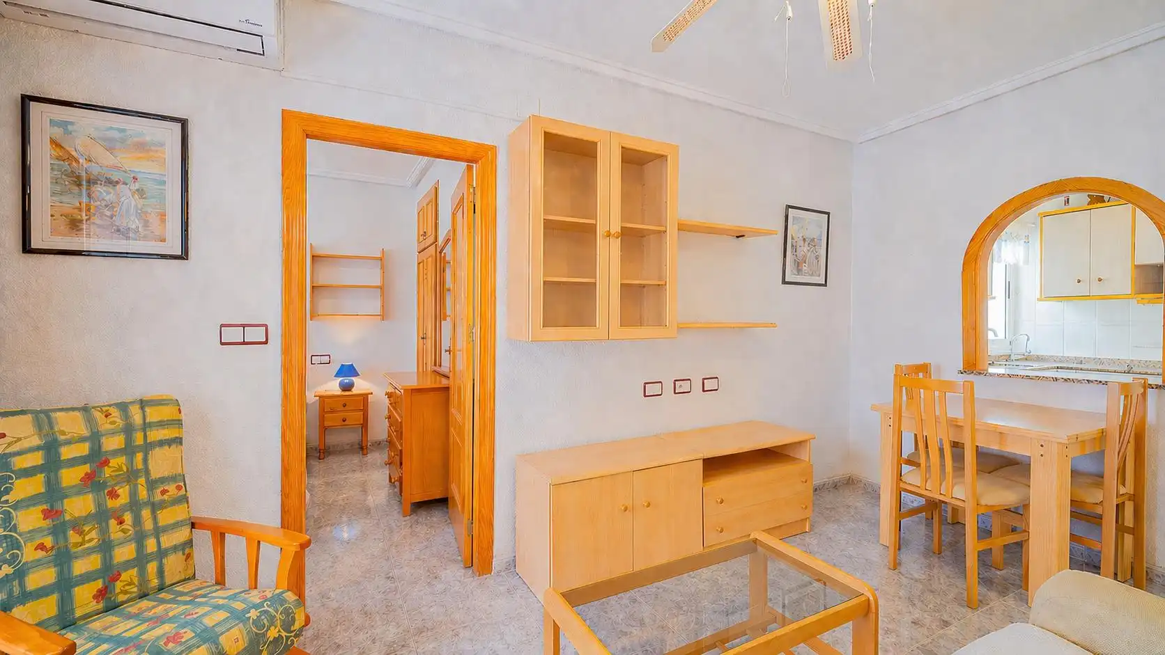 Sala d'estar de Apartament en venda en Torrevieja amb Aire condicionat, Terrassa i Moblat