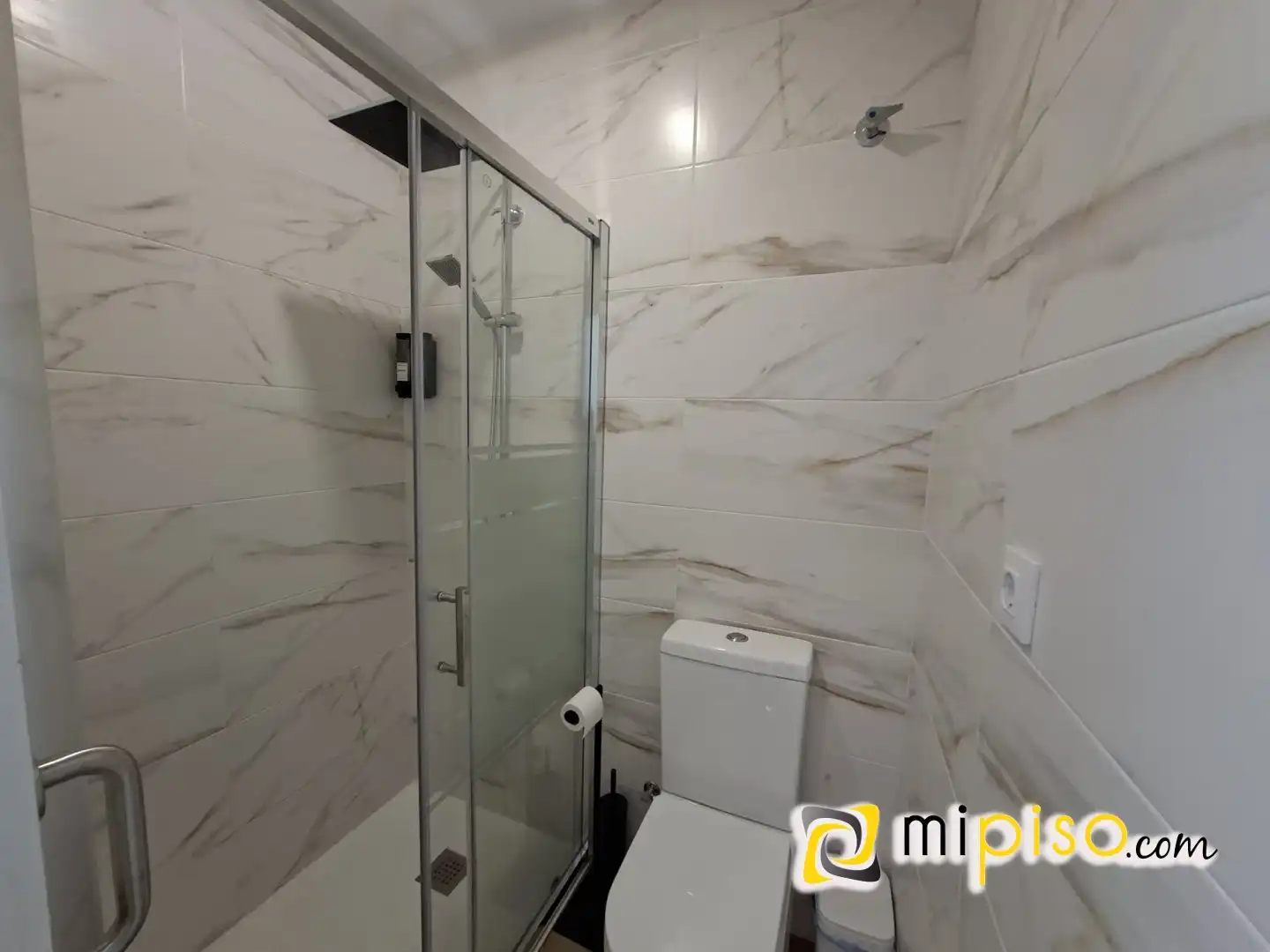 Badezimmer von Wohnung zur Miete in Laredo mit Möbliert
