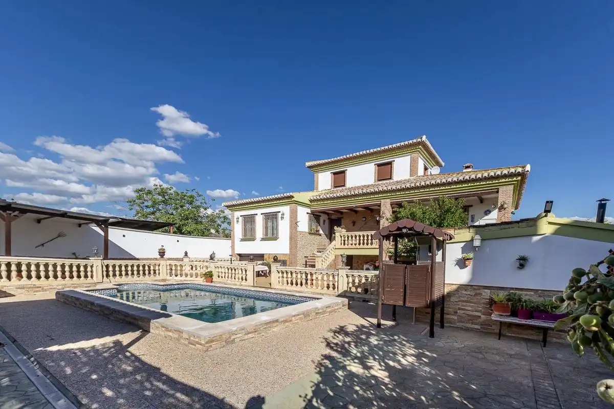 Xalet amb piscina en venda a Albolote