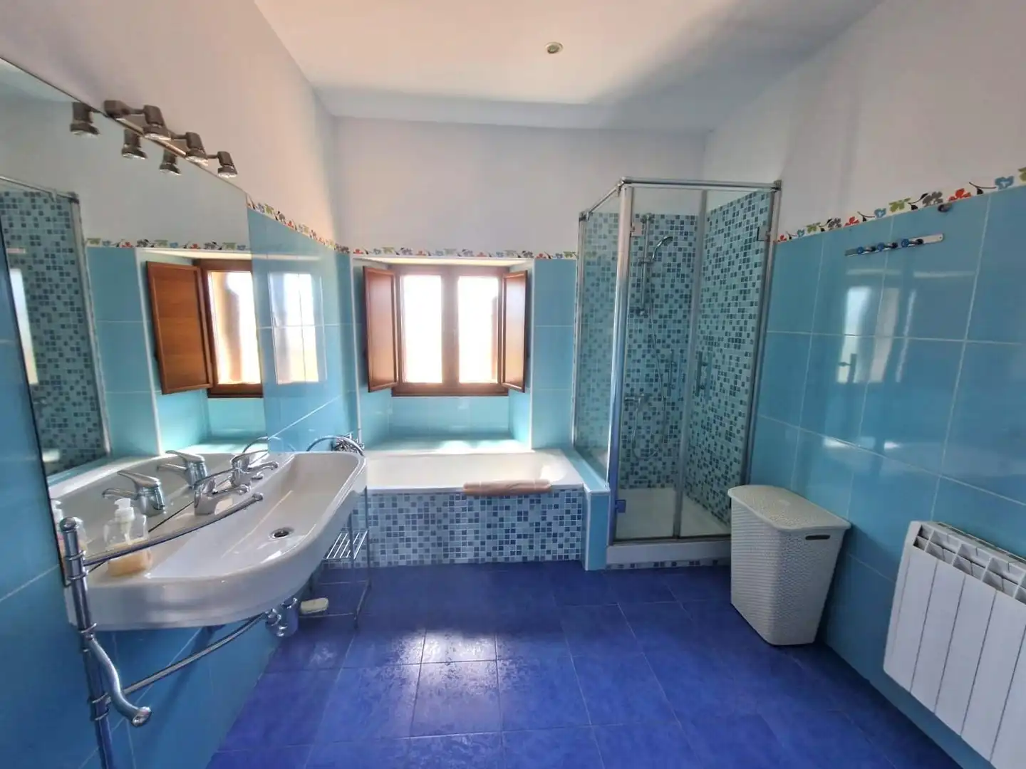 Bathroom of Houses for sale in Oliva de Plasencia  with Air Conditioner, Heating and Private garden