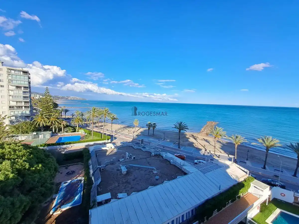 Vista exterior de Apartament en venda en Benicasim / Benicàssim amb Piscina comunitària