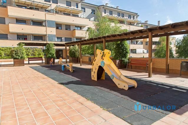 Terrassa de Pis de lloguer en Alcorcón amb Calefacció, Traster i Piscina comunitària