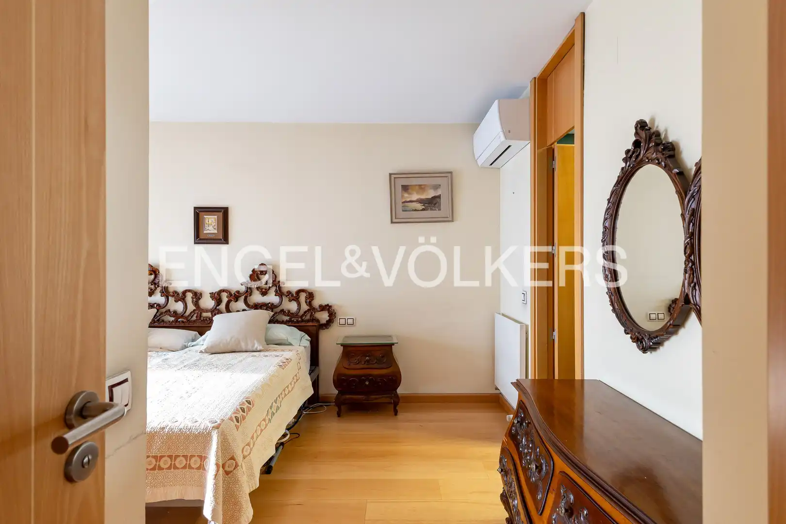 Bedroom of Flat for sale in Madrid  with Air Conditioner, Heating and Parquet flooring