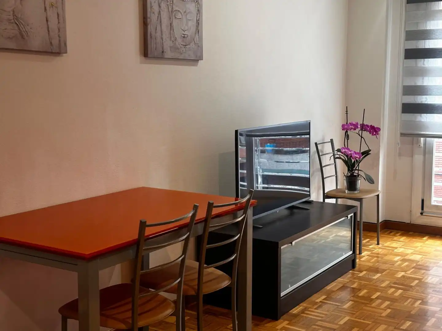 Comedor de Piso en venta en Oviedo  con Calefacción, Parquet y Trastero