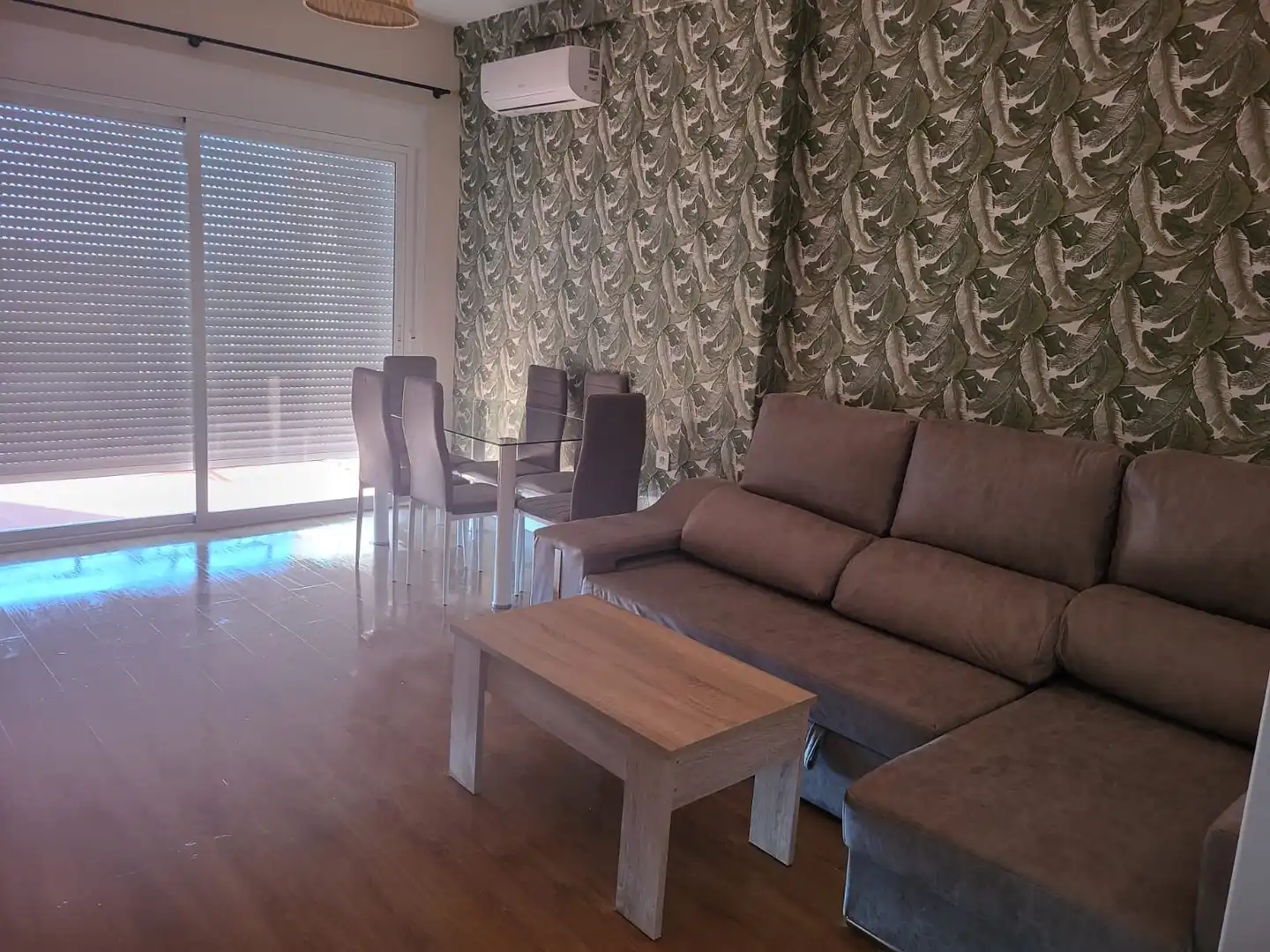 Living room of Flat for rent in Granada  with Air Conditioner, Heating and Parquet flooring