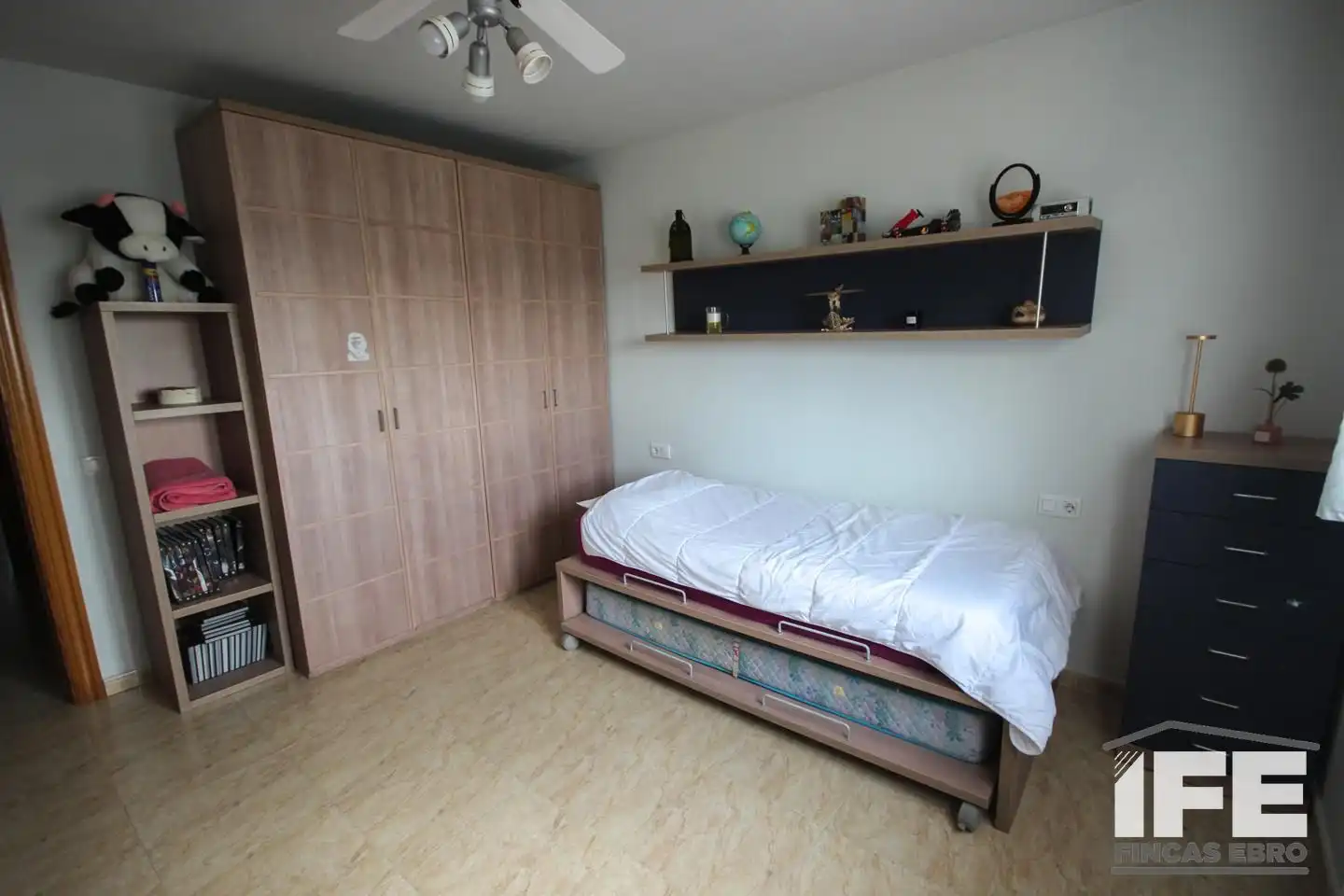 Schlafzimmer von Einfamilien-Reihenhaus zum Verkauf in Castejón (Navarra) mit Klimaanlage, Heizung und Privatgarten