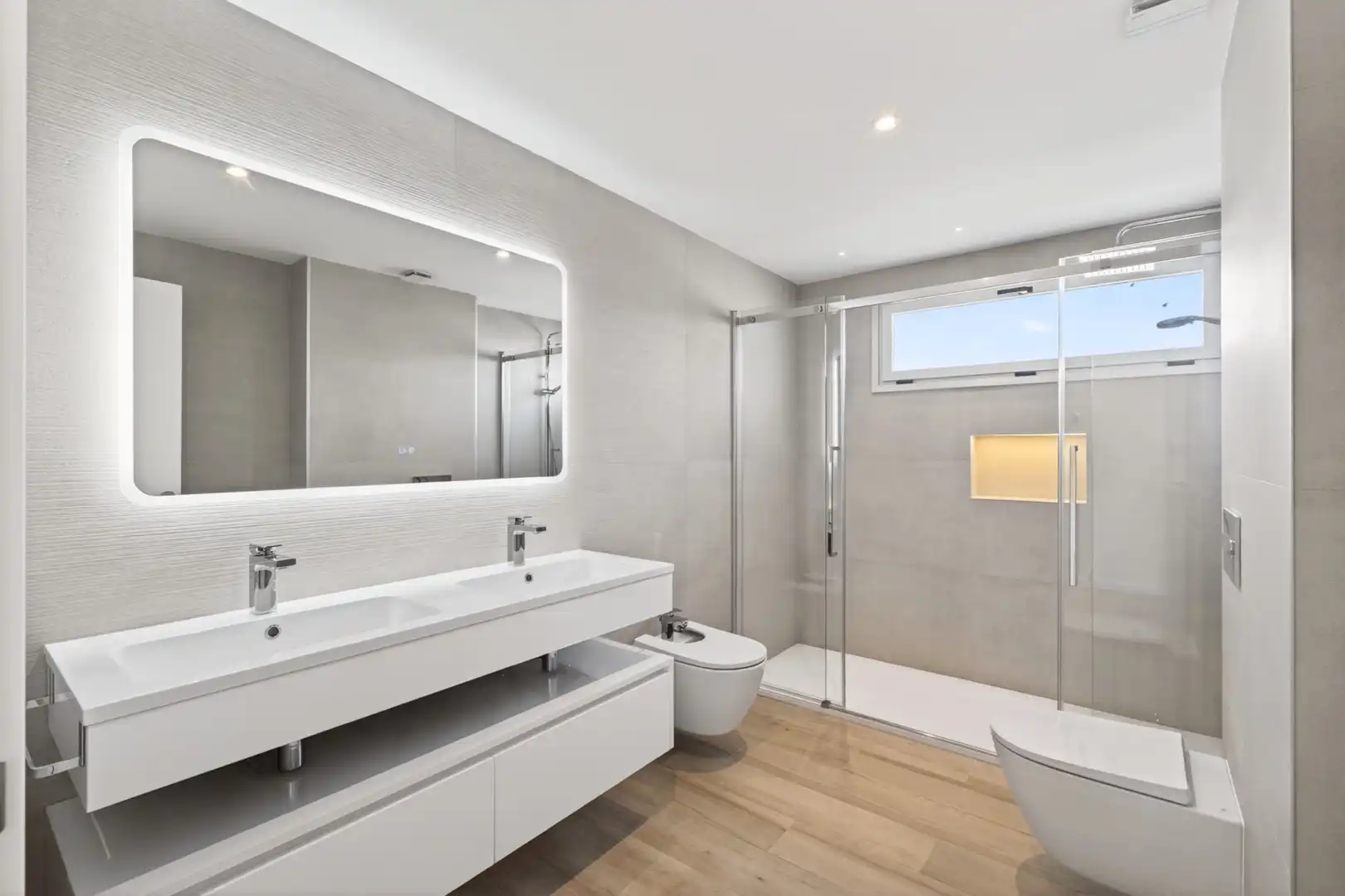 Baño de Ático en venta en Málaga con Aire acondicionado, Terraza y Piscina
