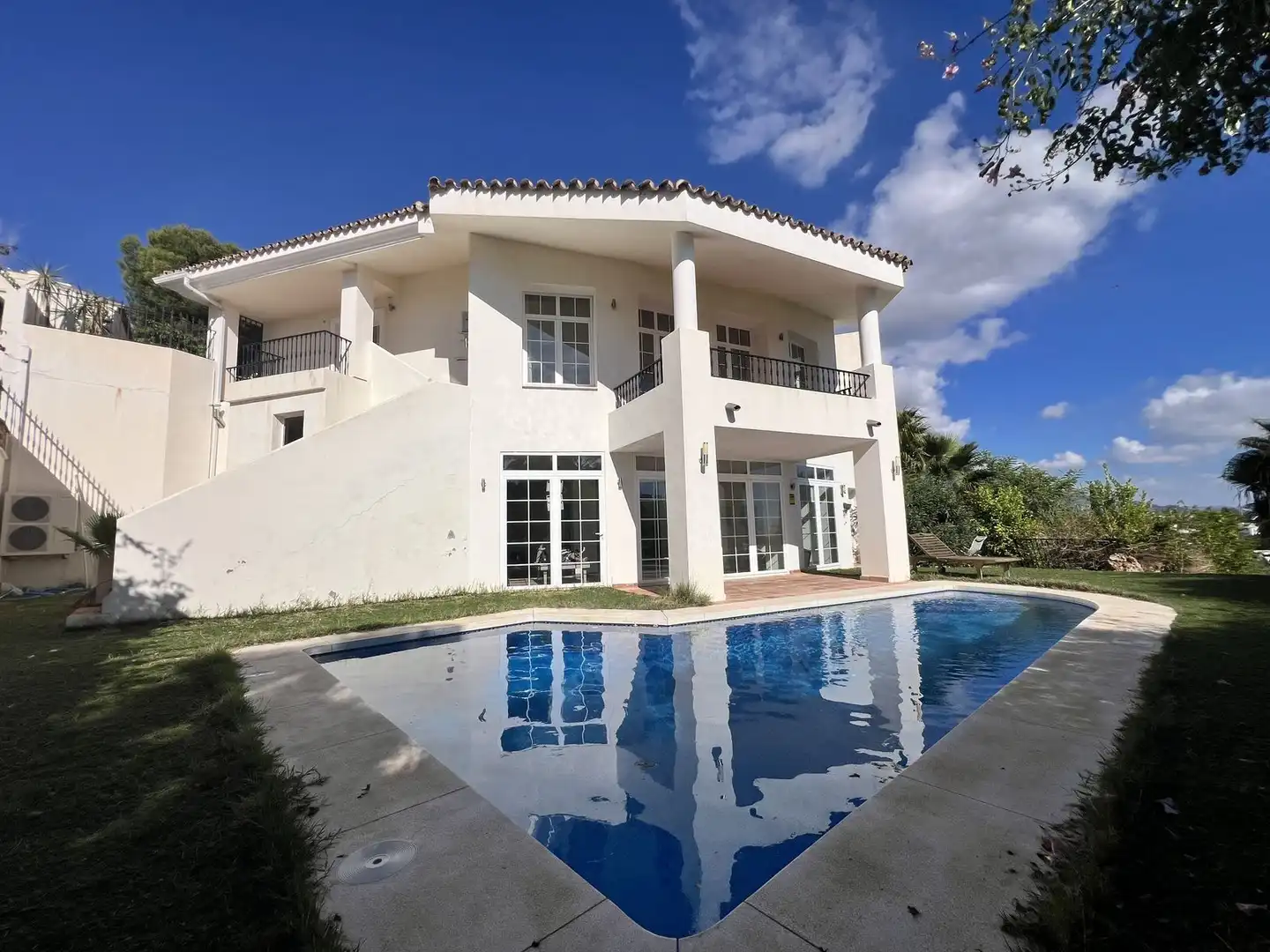 Villa mit Pool zum Verkauf in Urbanizacion el Herrojo 33