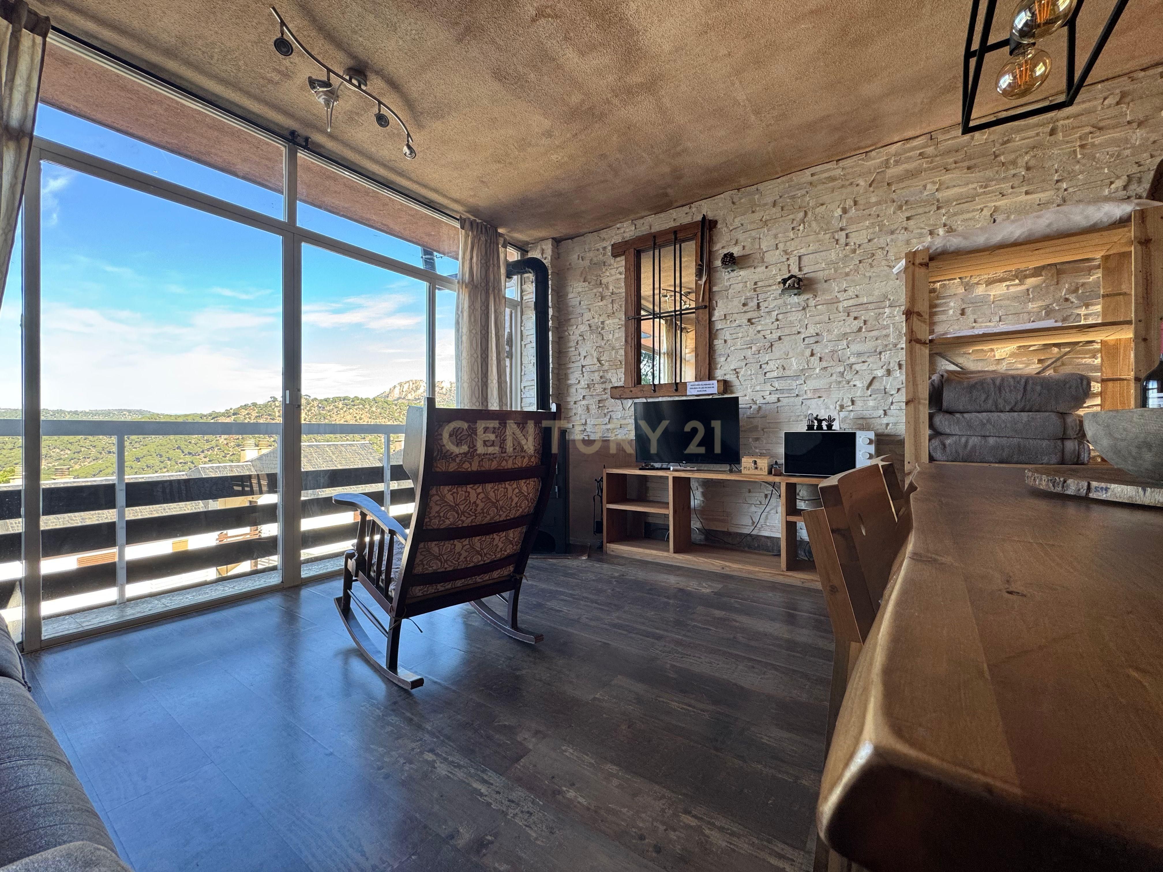 Sala d'estar de Apartament en venda en San Martín de Valdeiglesias amb Aire condicionat, Moblat i Rentadora