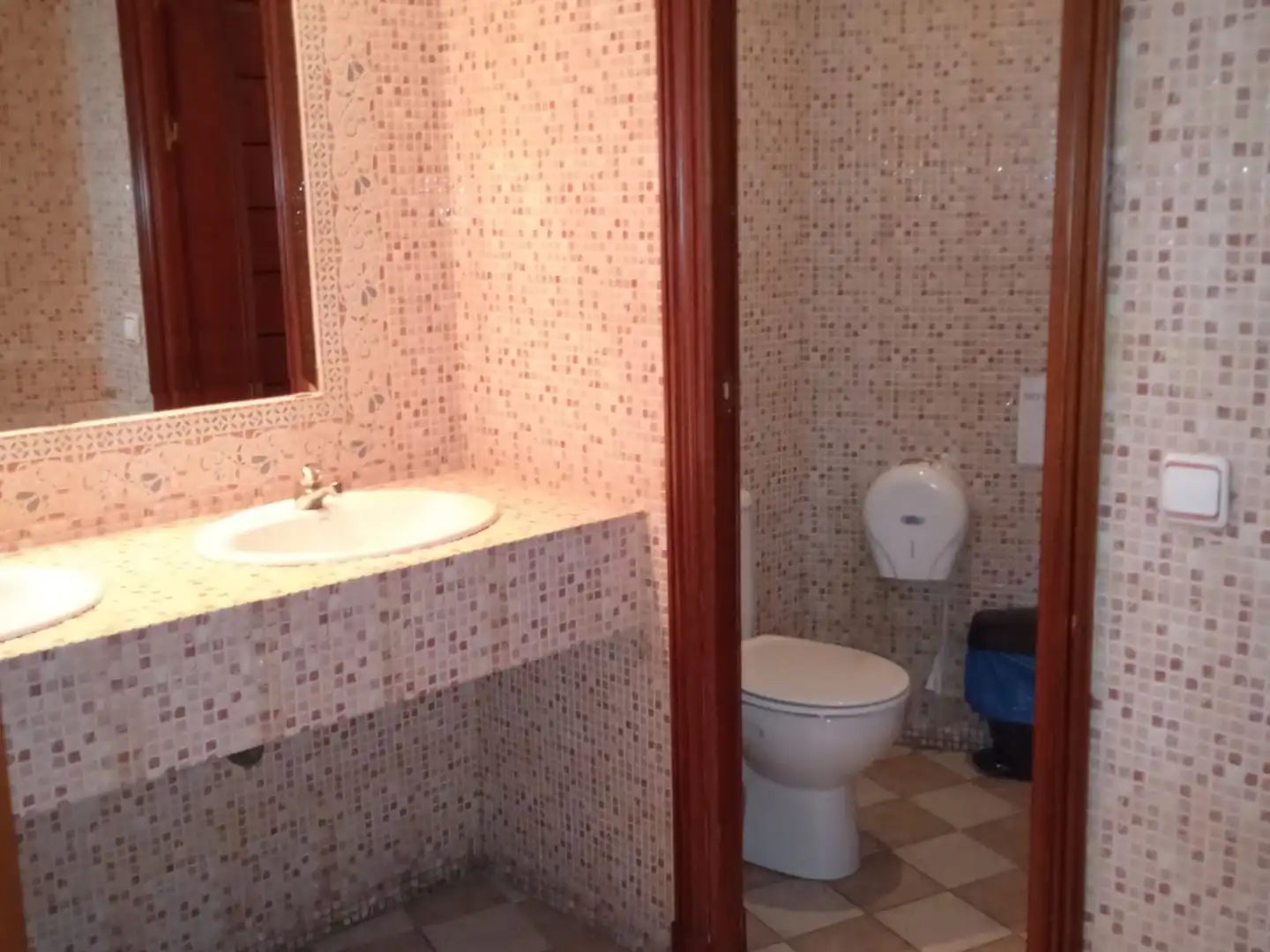 Bany de Local de lloguer en Alcorcón amb Aire condicionat