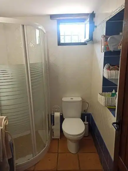 Bany de Finca rústica en venda en Almodóvar del Río amb Aire condicionat, Piscina i Alarma