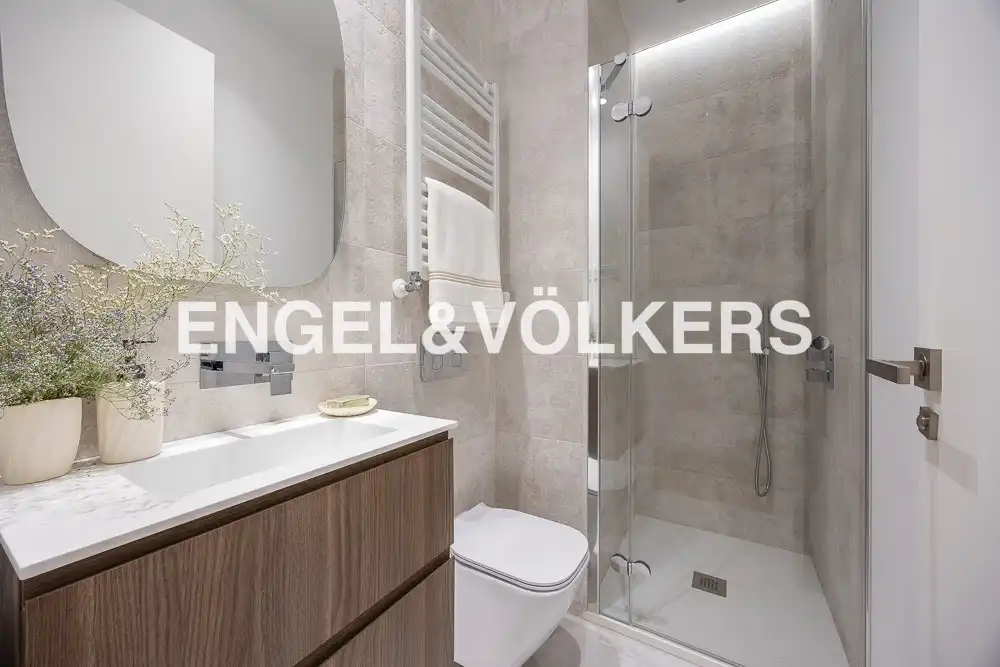 Bathroom of Flat for rent in Barrio de Salamanca