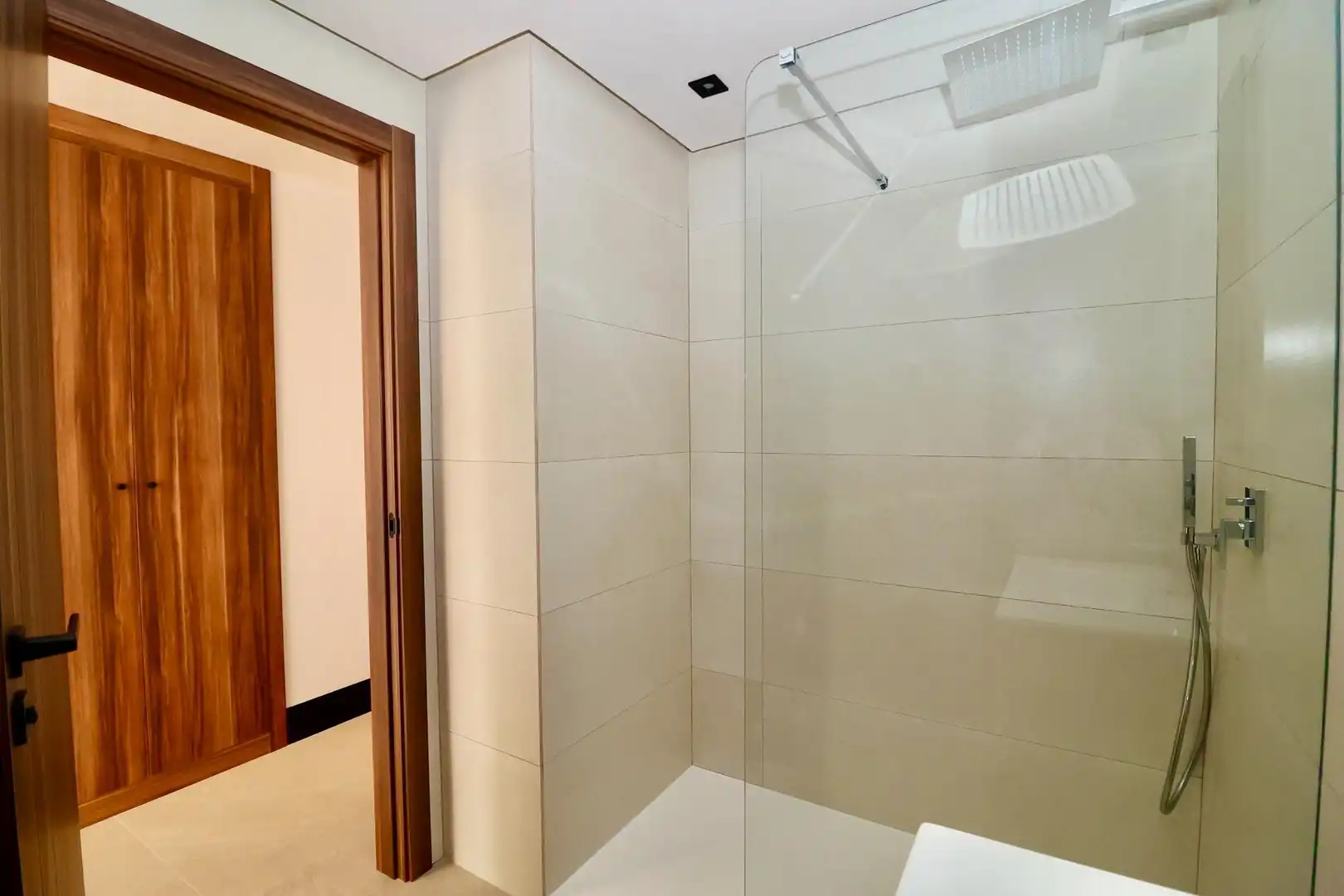 Bathroom of Flat for sale in Marbella  with Air Conditioner, Private garden and Terrace