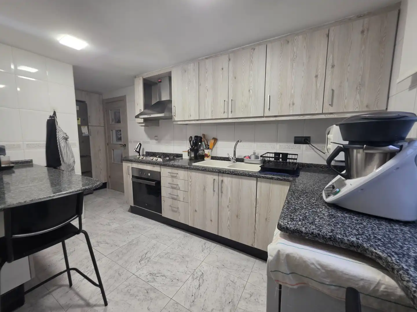 Kitchen of Flat for sale in L'Hospitalet de Llobregat  with Air Conditioner, Parquet flooring and Furnished