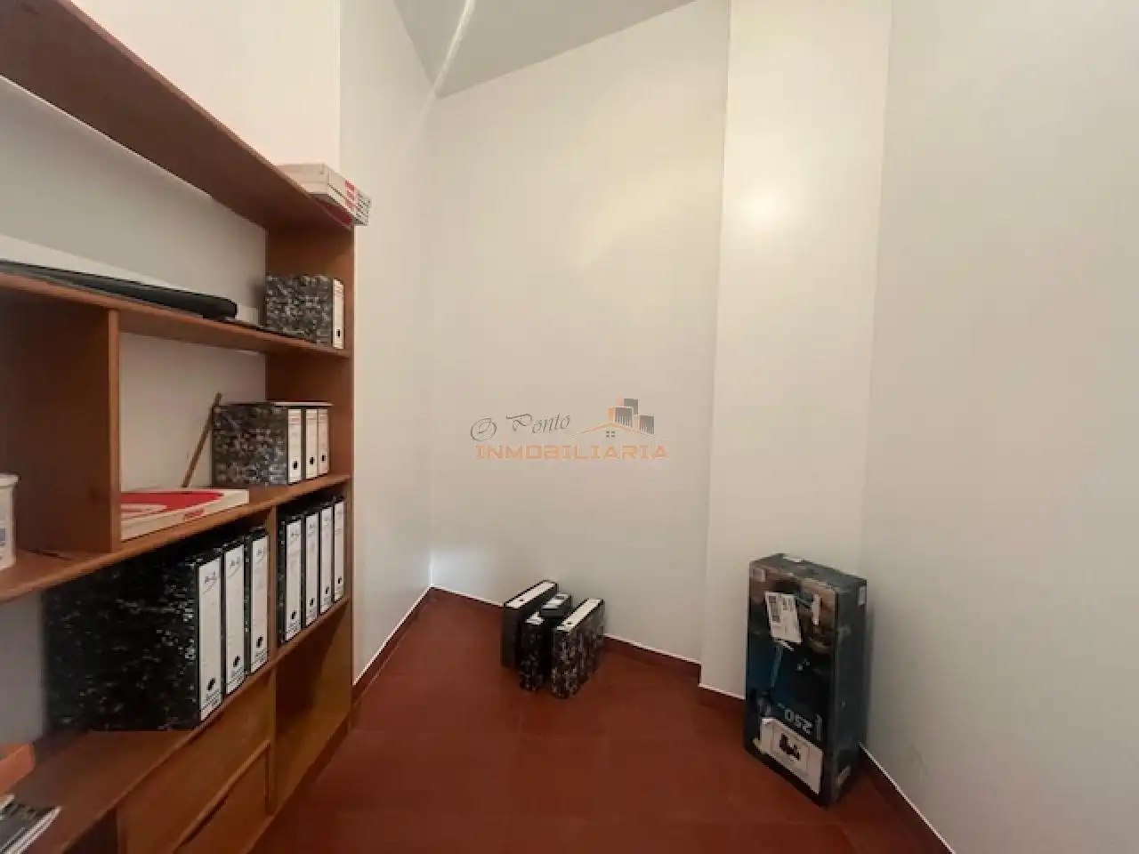 Office for rent in Narón  with Air Conditioner, Heating and Storage room