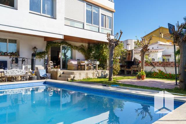 Casa-chalet en Venta en Montmar