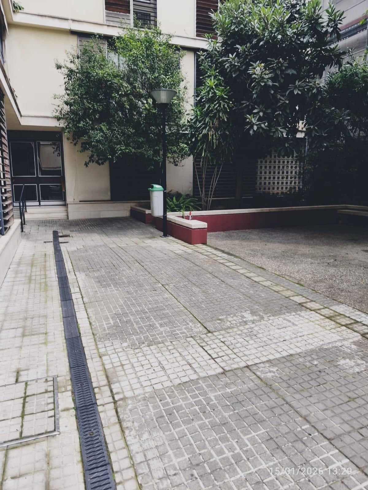 Vista exterior de Pis en venda en  Sevilla Capital amb Aire condicionat i Jardí privat