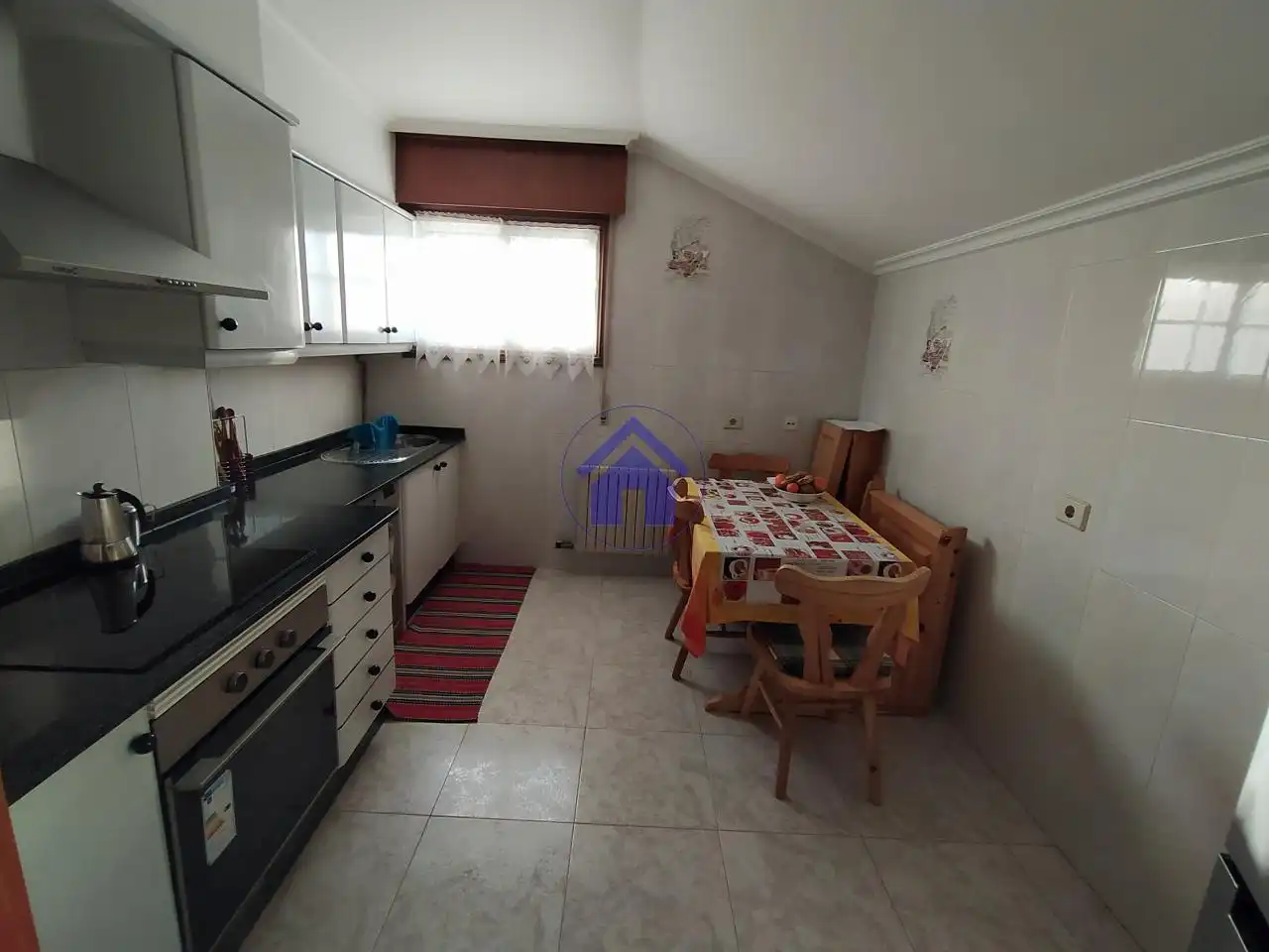 Cuina de Àtic en venda en Vigo  amb Calefacció, Parquet i Terrassa