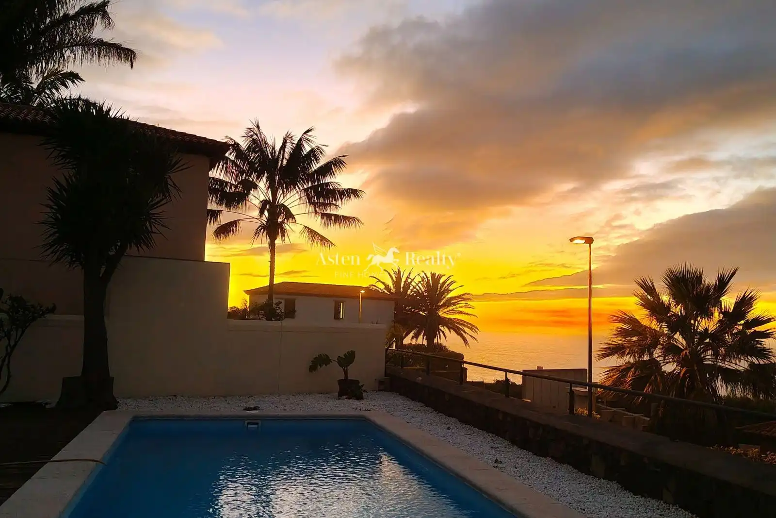 Vista exterior de Casa o xalet en venda en Tacoronte amb Terrassa, Piscina i Moblat