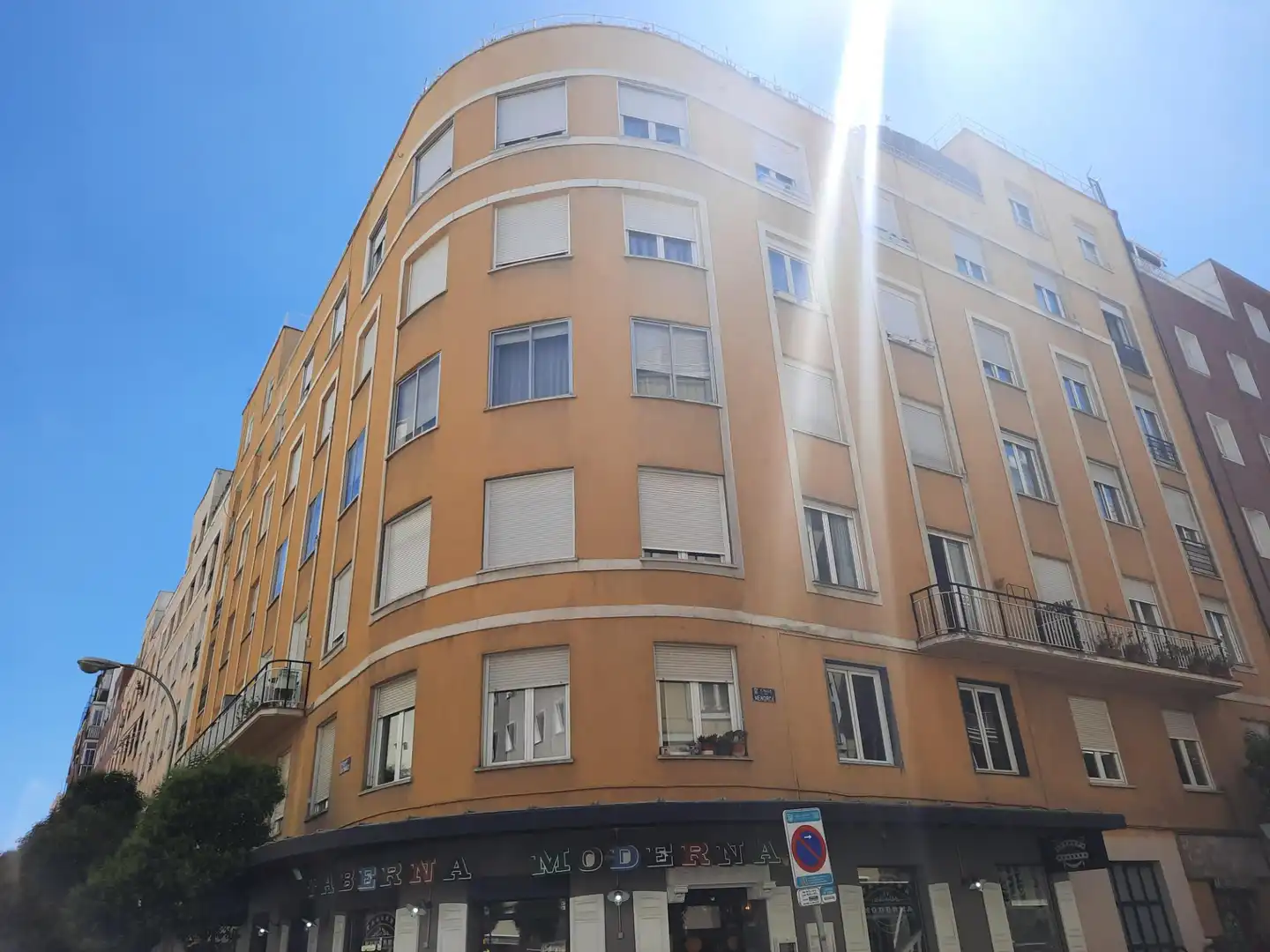 Außenansicht von Wohnung zur Miete in Madrid mit Klimaanlage, Heizung und Parkett