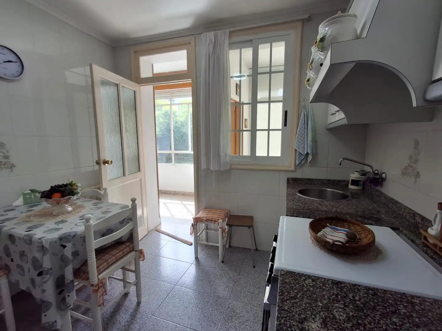 Cuina de Casa o xalet en venda en Ourense Capital  amb Moblat