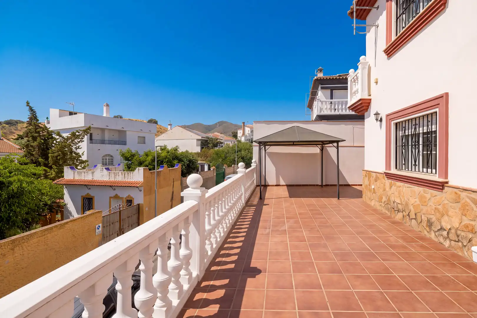 Detached house with pool for sale in Calle Lorenzo Valla, imagen 2