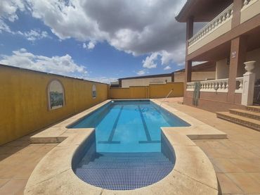 Casa amb piscina en venda a Láchar