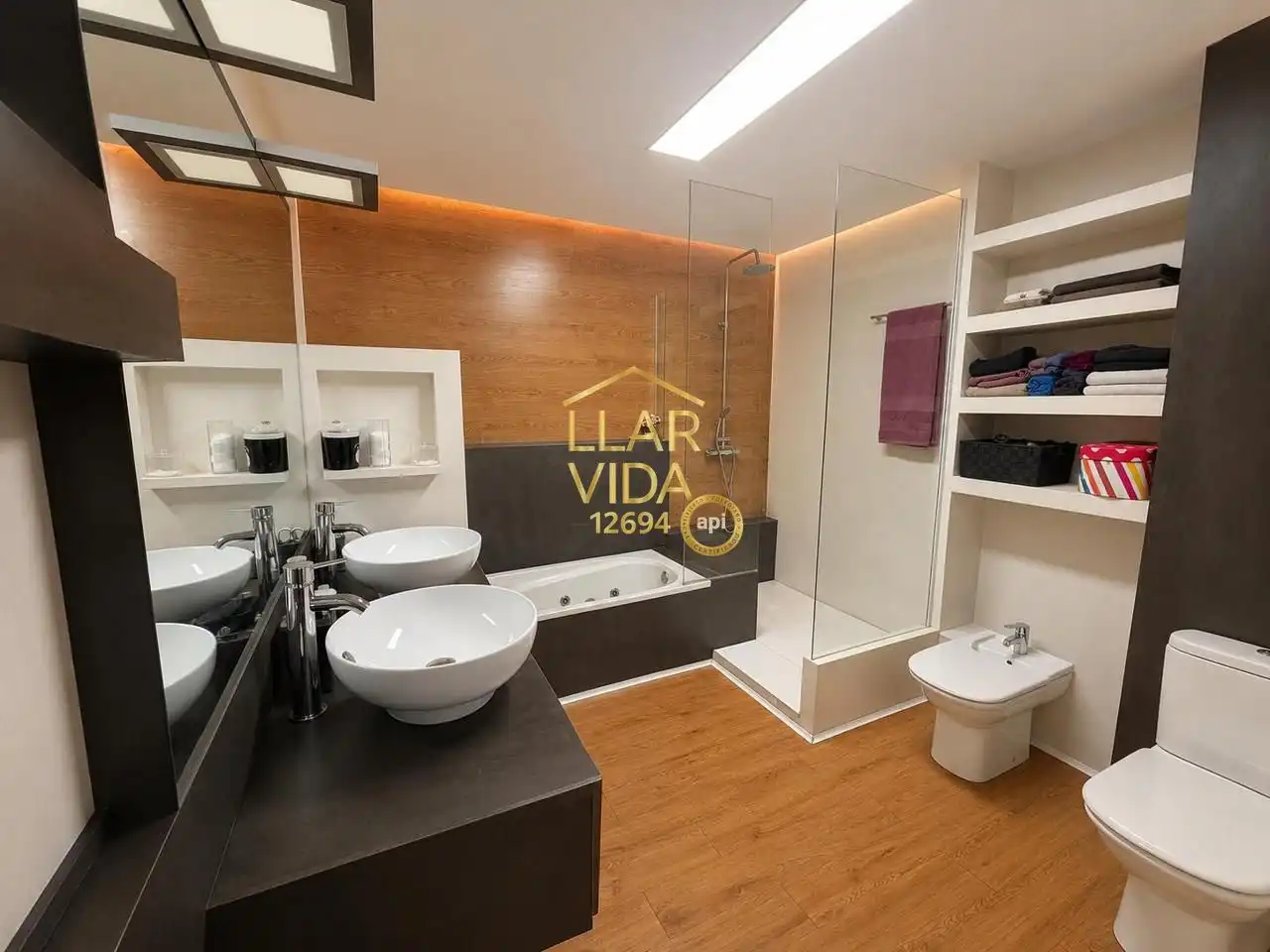 Bany de Casa o xalet en venda en Alcarràs amb Aire condicionat, Terrassa i Piscina