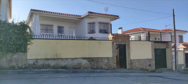 Casa-chalet en Venta en SALMOROSO en El Casar de Escalona