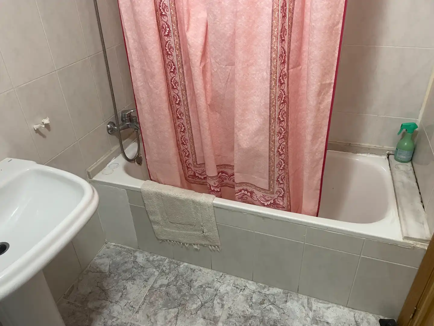 Baño de Piso de alquiler en Murcia con Amueblado, Horno y Lavadora
