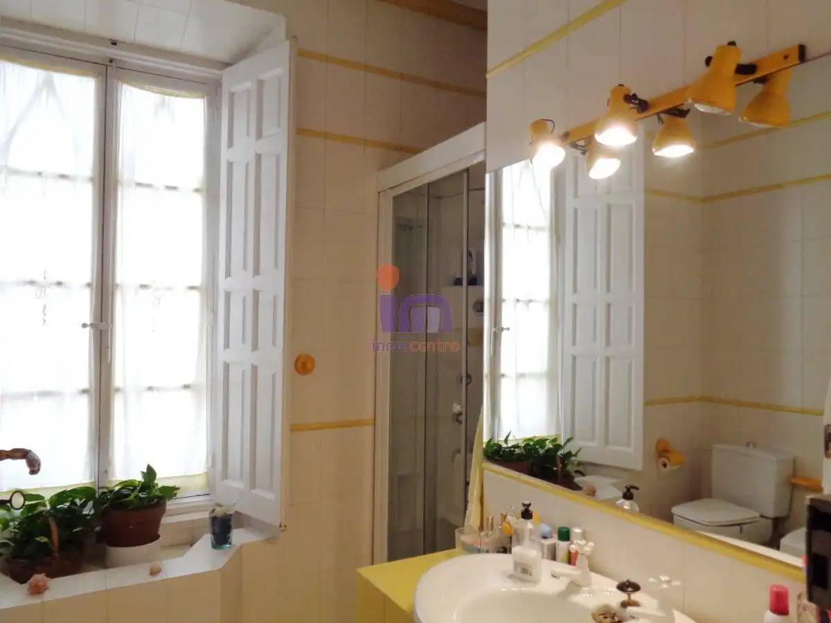 Baño de Casa o chalet en venta en Valdepeñas con Aire acondicionado, Calefacción y Trastero