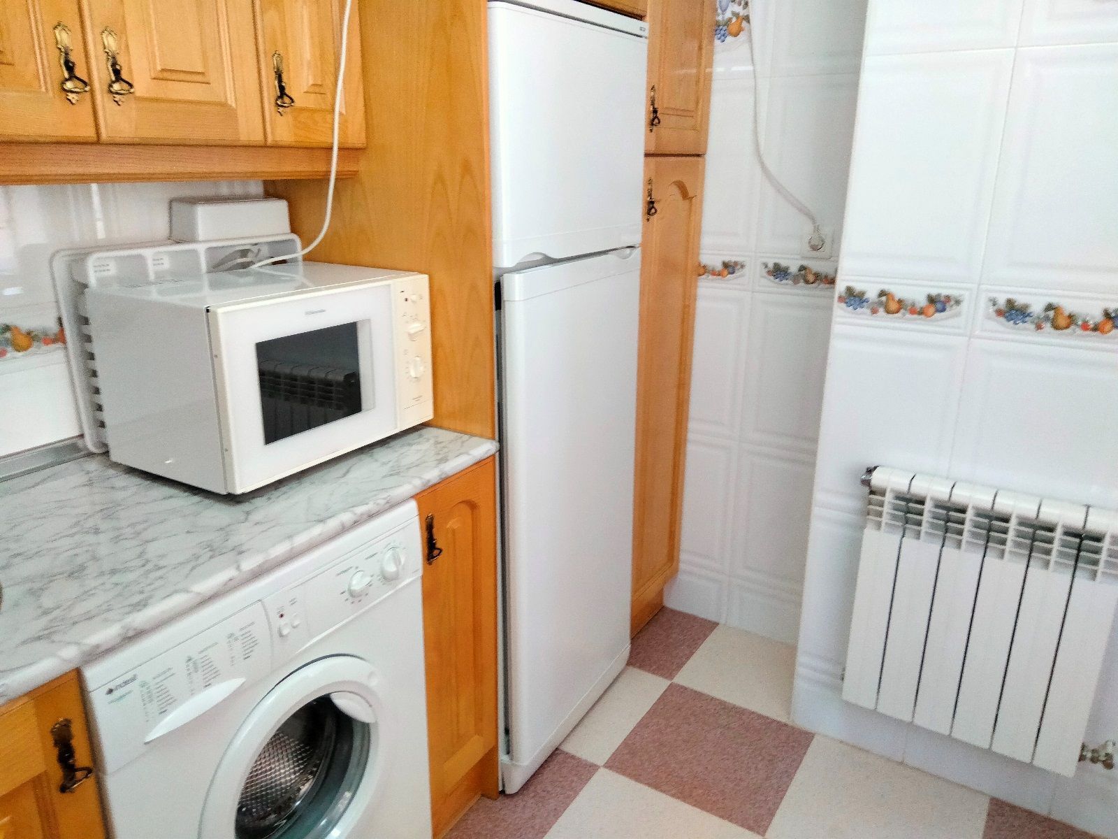 Cuina de Casa adosada en venda en Navacepedilla de Corneja amb Calefacció i Traster