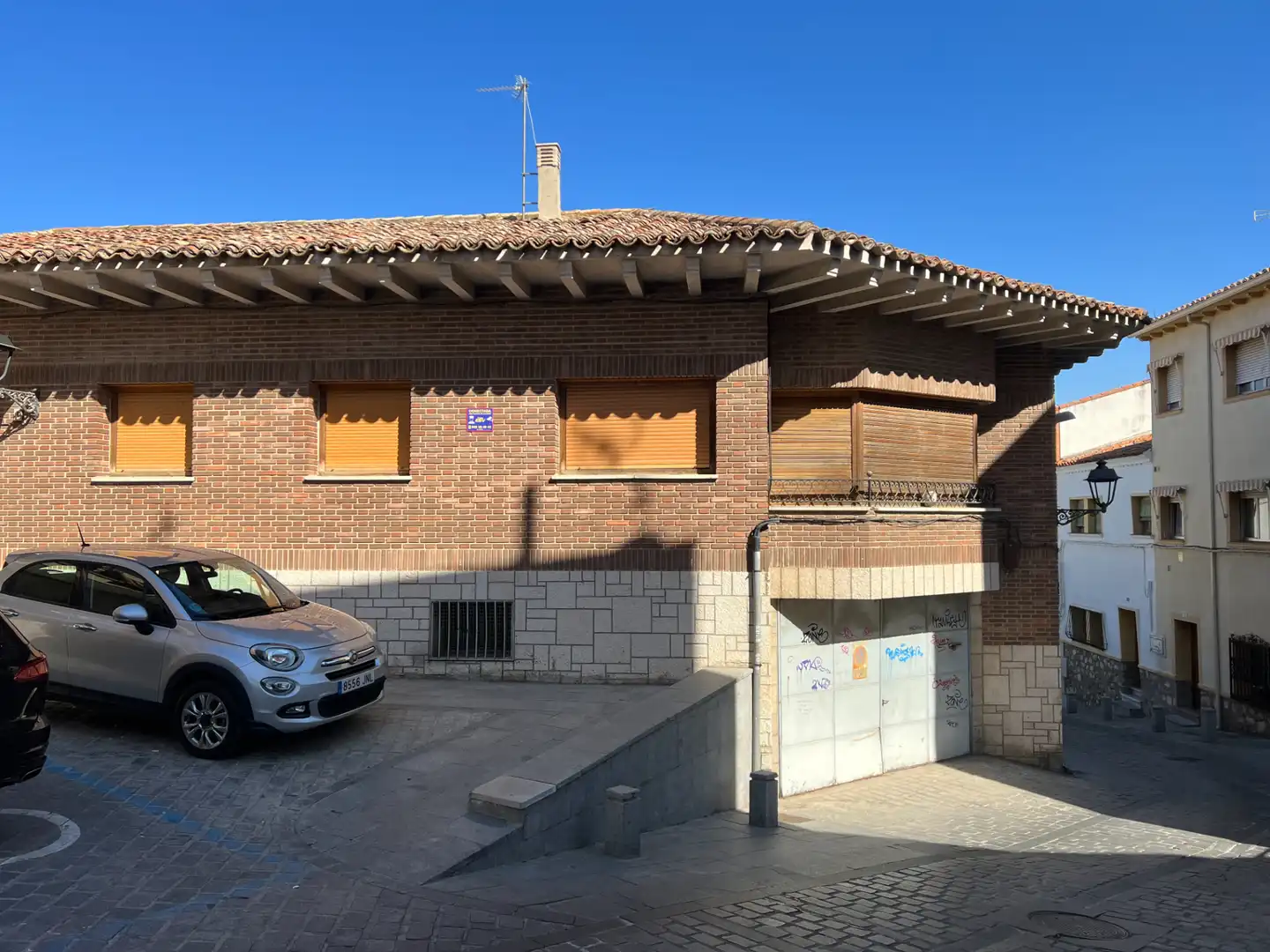 Außenansicht von Haus oder Chalet zum Verkauf in Arganda del Rey mit Privatgarten, Terrasse und Abstellraum
