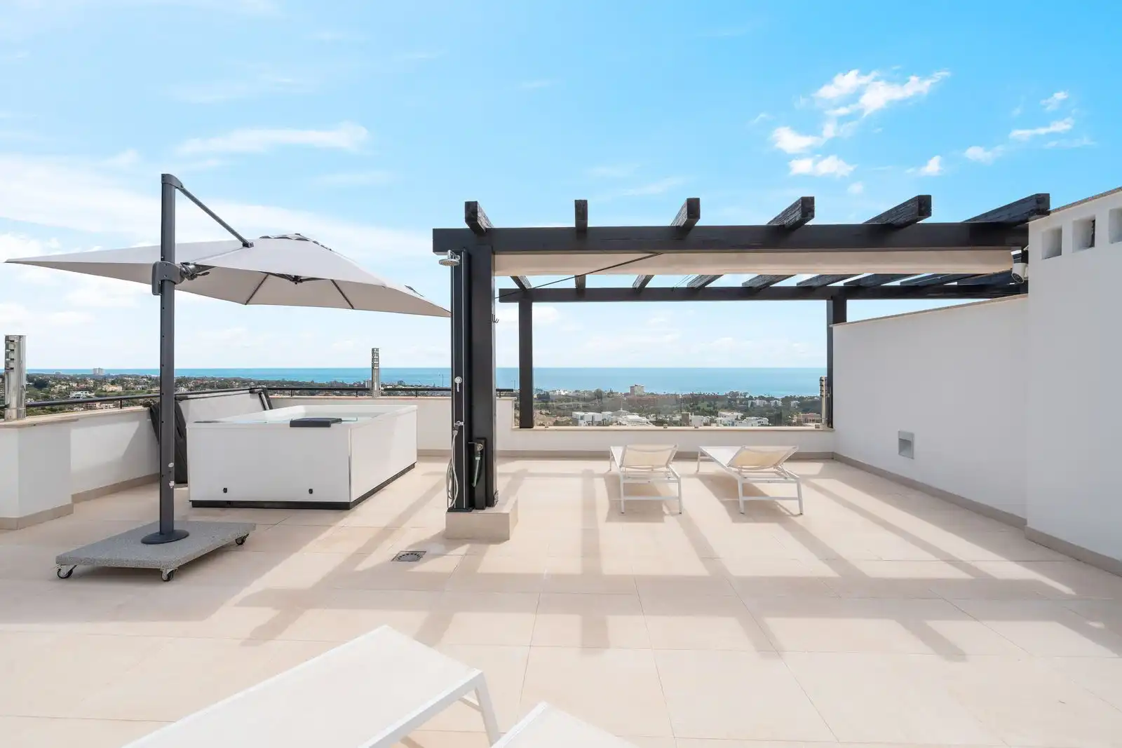 Casa aparellada amb piscina en venda a Urbanizacion los Altos de los Monteros 11, imagen 18