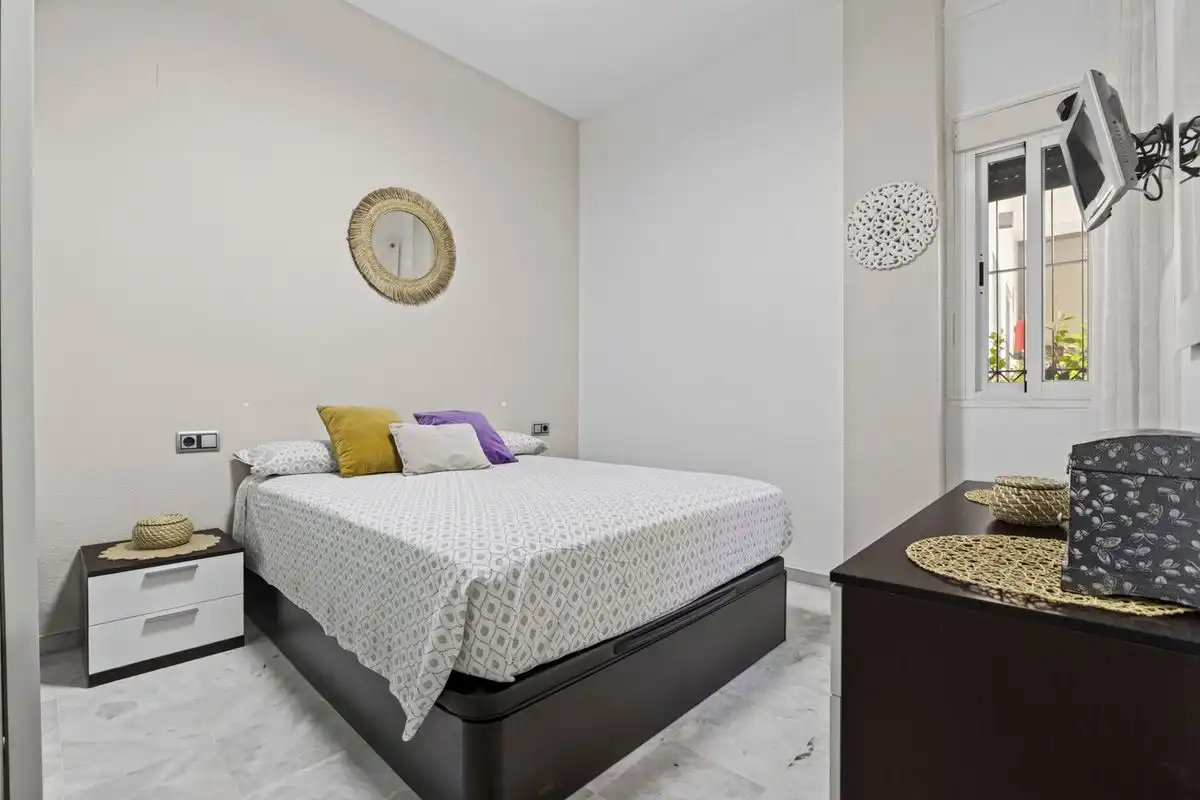 Bedroom of Flat for sale in Sevilla  with Air Conditioner, Heating and Furnished