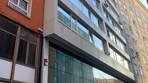 Desde LOCALIA INMOBILIARIA te queremos ofrecer este espacio de oficinas situado en calle Cubo, en el centro de Santander, Cantabri