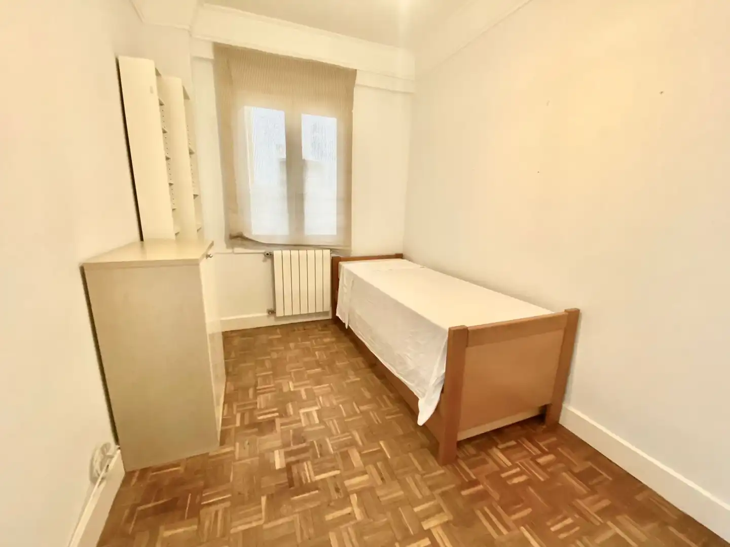 Schlafzimmer von Wohnung zur Miete in Egia 