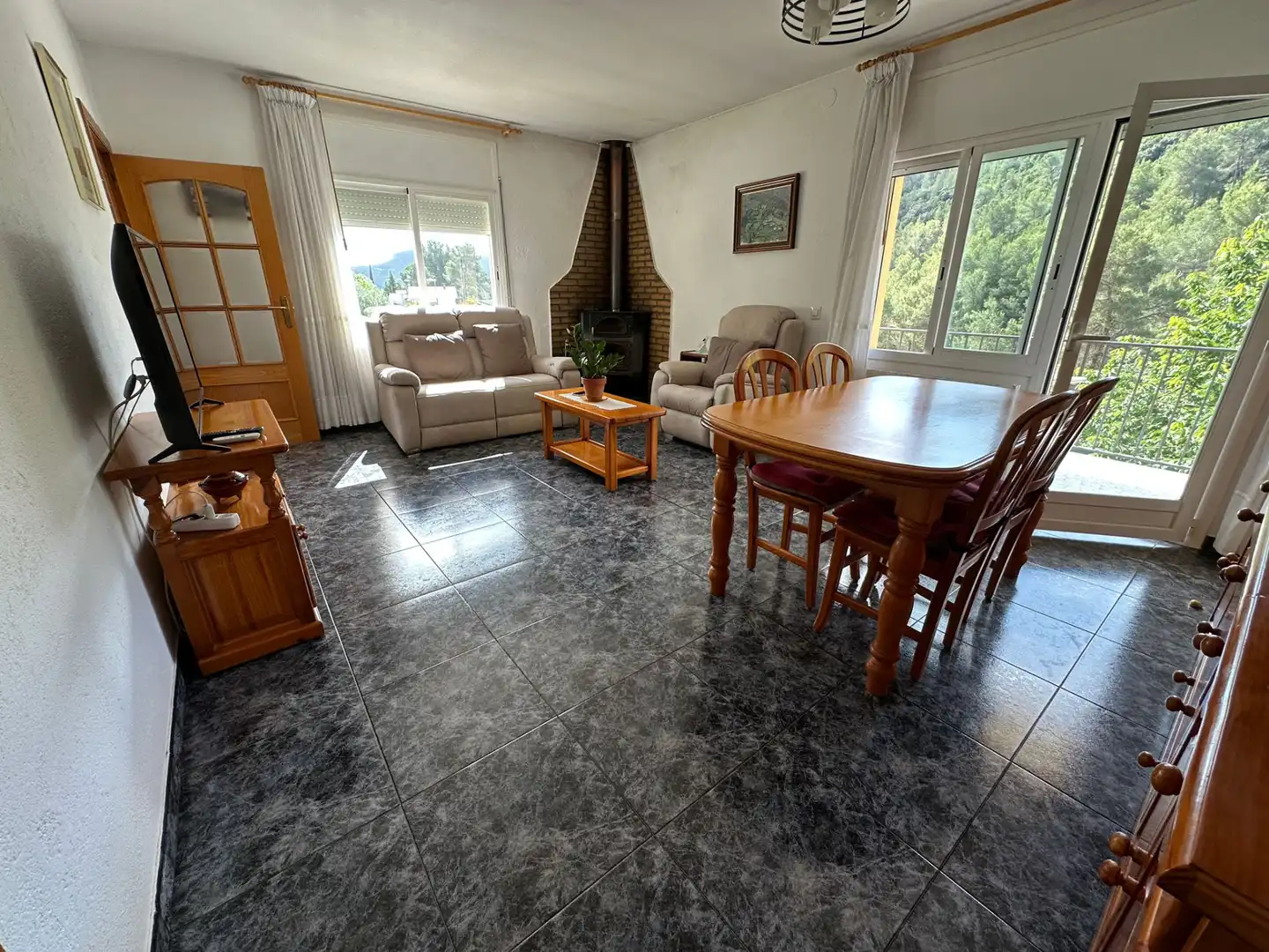 Sala d'estar de Casa o xalet en venda en Corbera de Llobregat amb Aire condicionat, Calefacció i Jardí privat
