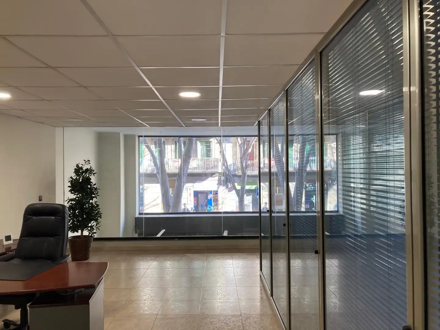 Commercial properties for sale in Barcelona  with Air Conditioner