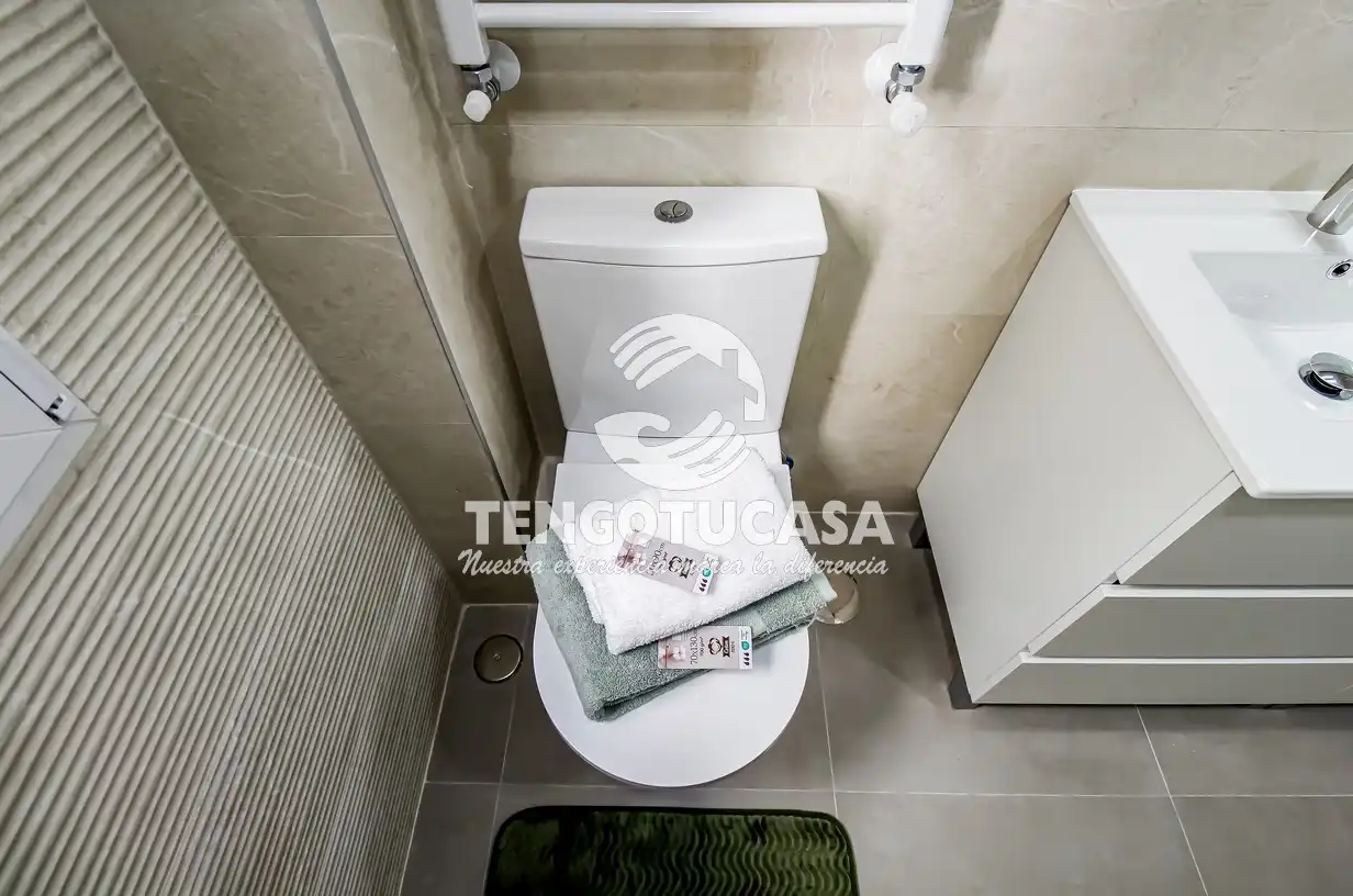 Bathroom of Flat for sale in Madrid  with Air Conditioner, Heating and Furnished