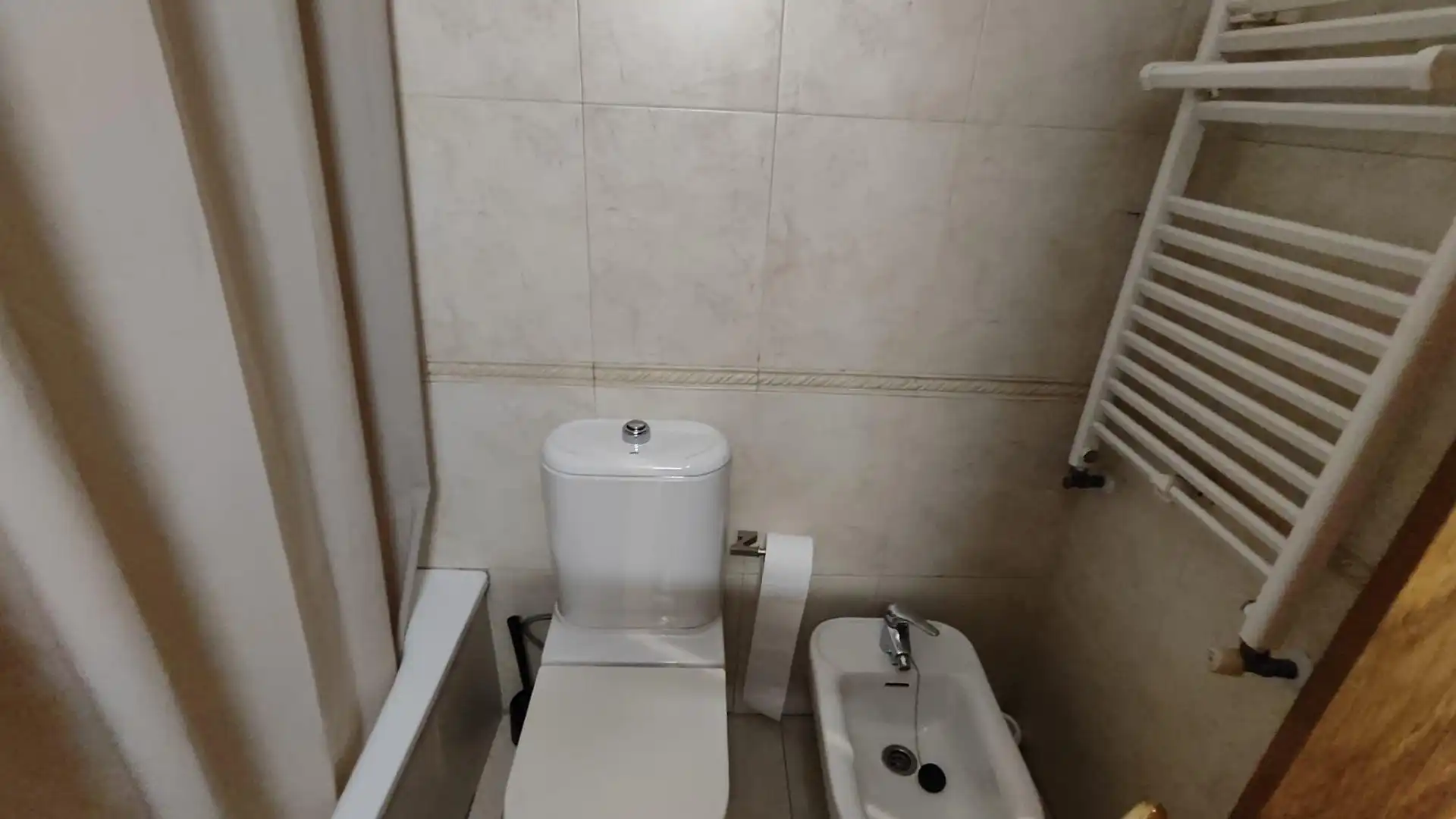 Baño de Piso en venta en Sabadell con Calefacción y Trastero