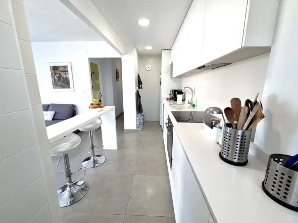 Cocina de Apartamento de alquiler en Benicasim / Benicàssim con Terraza, Amueblado y Horno