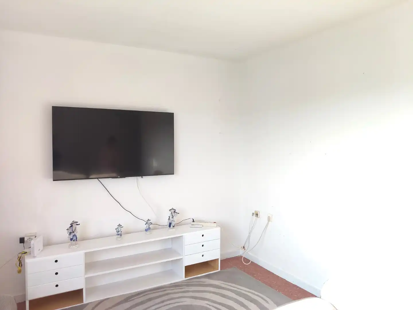 Living room of Flat for sale in Granada  with Furnished and Balcony
