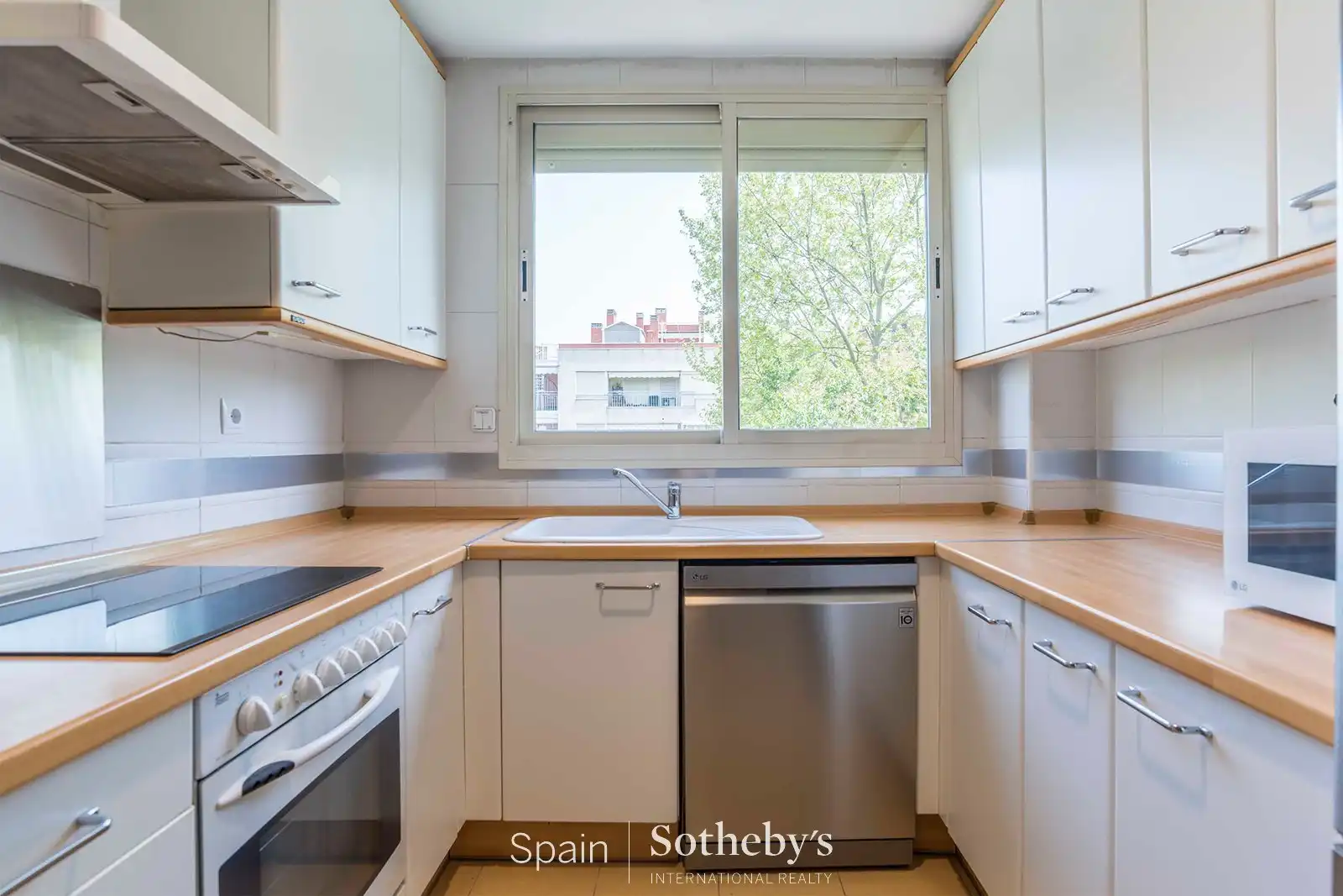 Cuina de Apartament de lloguer en Pozuelo de Alarcón amb Aire condicionat, Calefacció i Terrassa