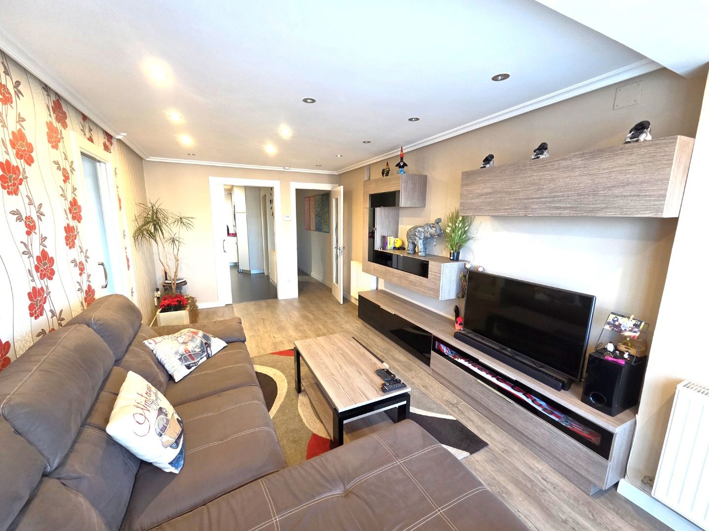 Living room of Flat for sale in Burgos Capital  with Heating and Parquet flooring