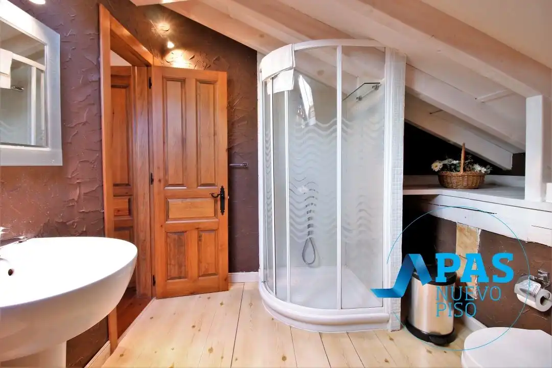 Bathroom of Houses for sale in Camaleño  with Heating, Private garden and Terrace