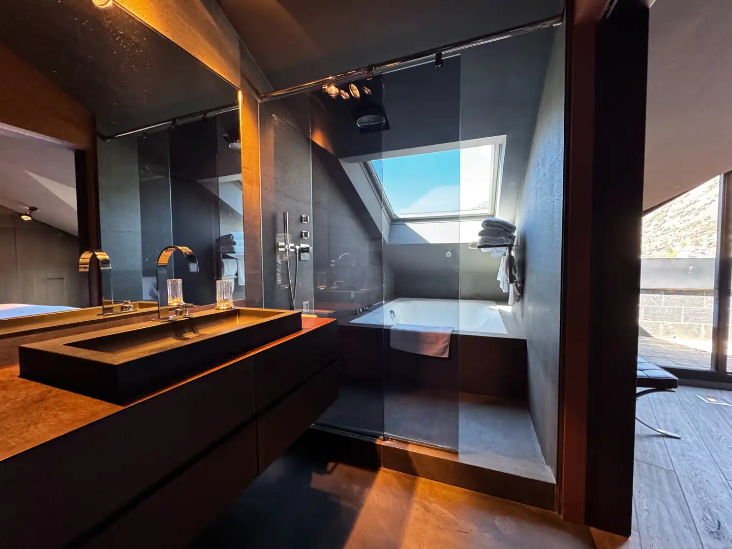 Bathroom of Attic for sale in Escaldes – Engordany  with Air Conditioner, Heating and Parquet flooring