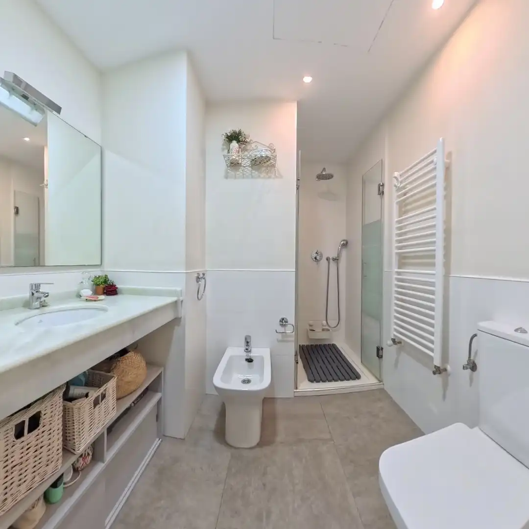 Baño de Piso en venta en Sevilla con Aire acondicionado, Calefacción y Trastero