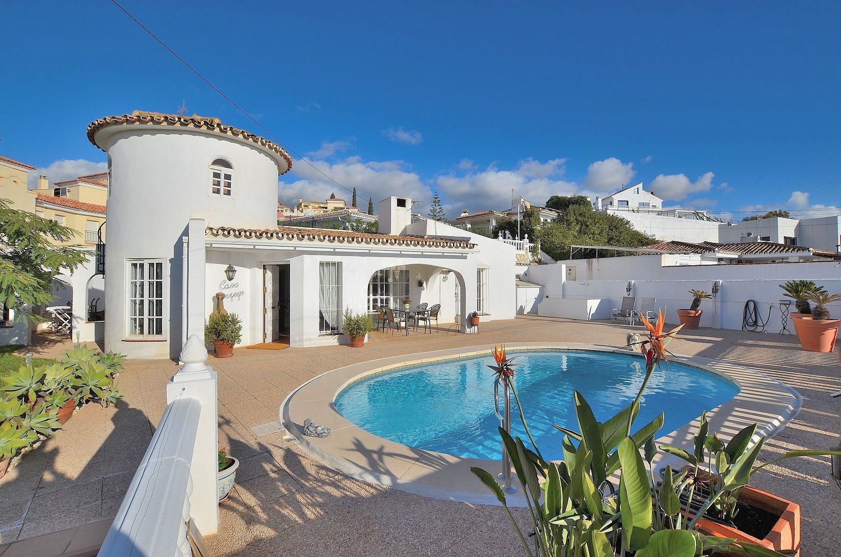 Vista exterior de Casa o xalet en venda en Fuengirola amb Aire condicionat, Jardí privat i Terrassa